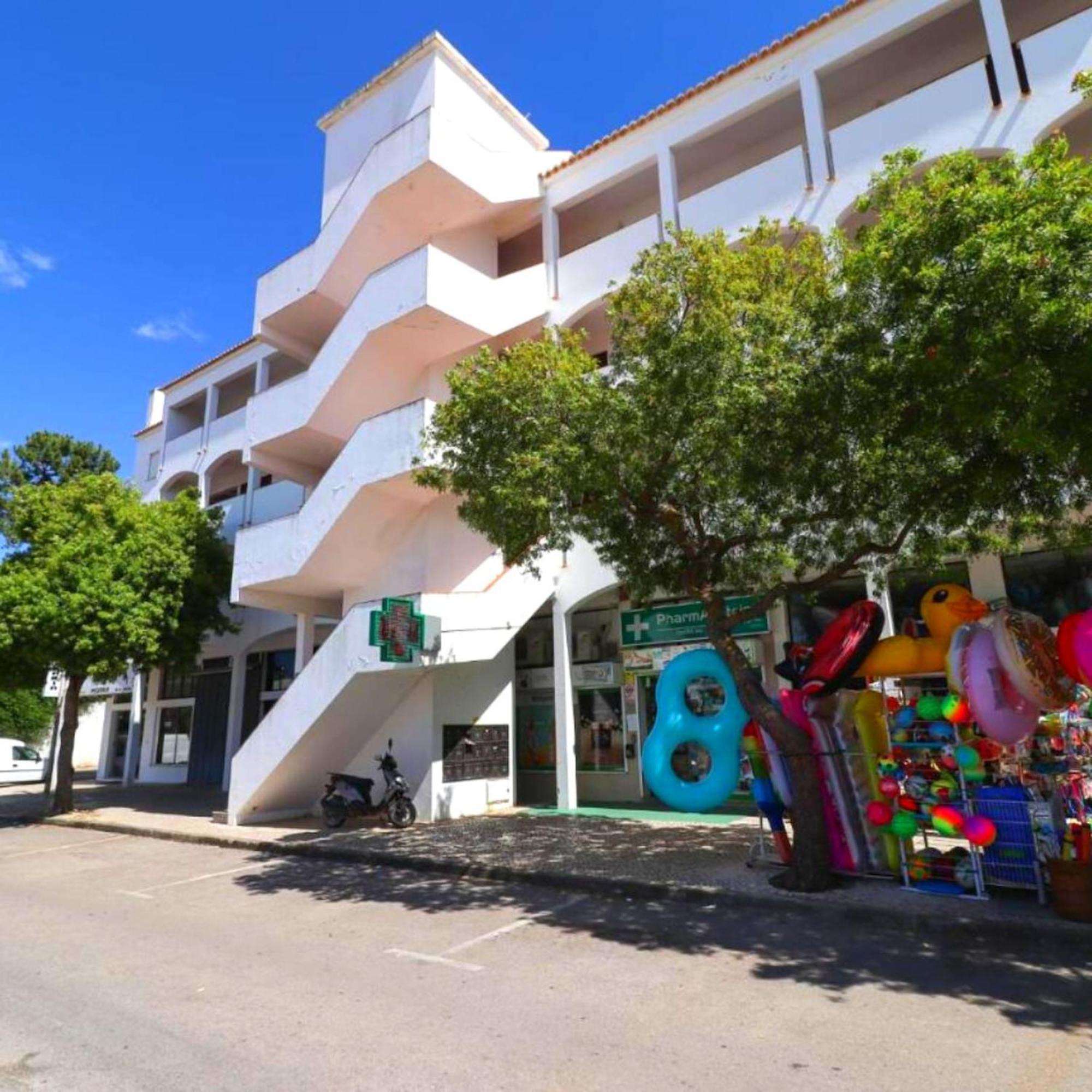 Casa Falesia T2 - Garden View - 5 Min From The Beach - Wifi オーリョス・デ・アーグァ エクステリア 写真