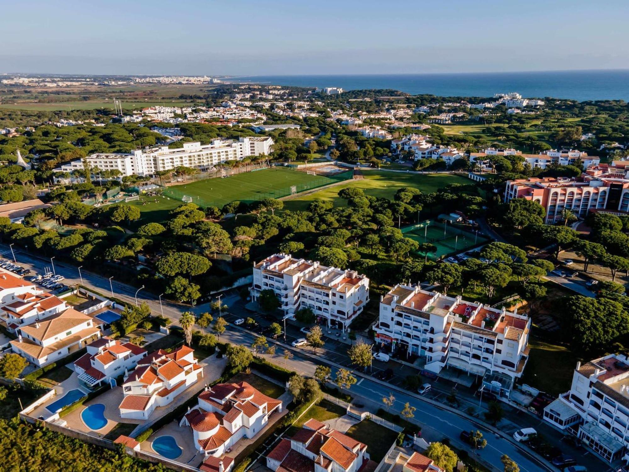 Casa Falesia T2 - Garden View - 5 Min From The Beach - Wifi オーリョス・デ・アーグァ エクステリア 写真